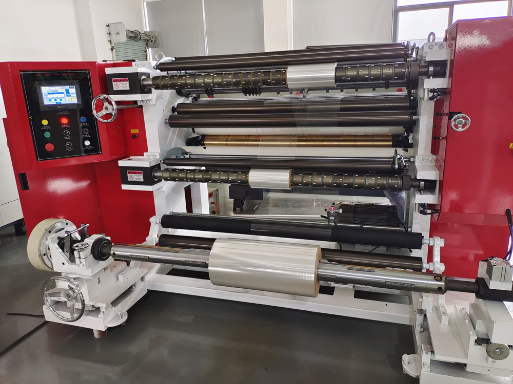 Automatic slitting machine loading mechanism